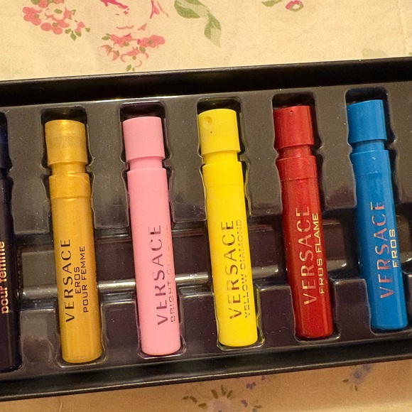 Versace Mini Perfume Set - Picture 4 of 6